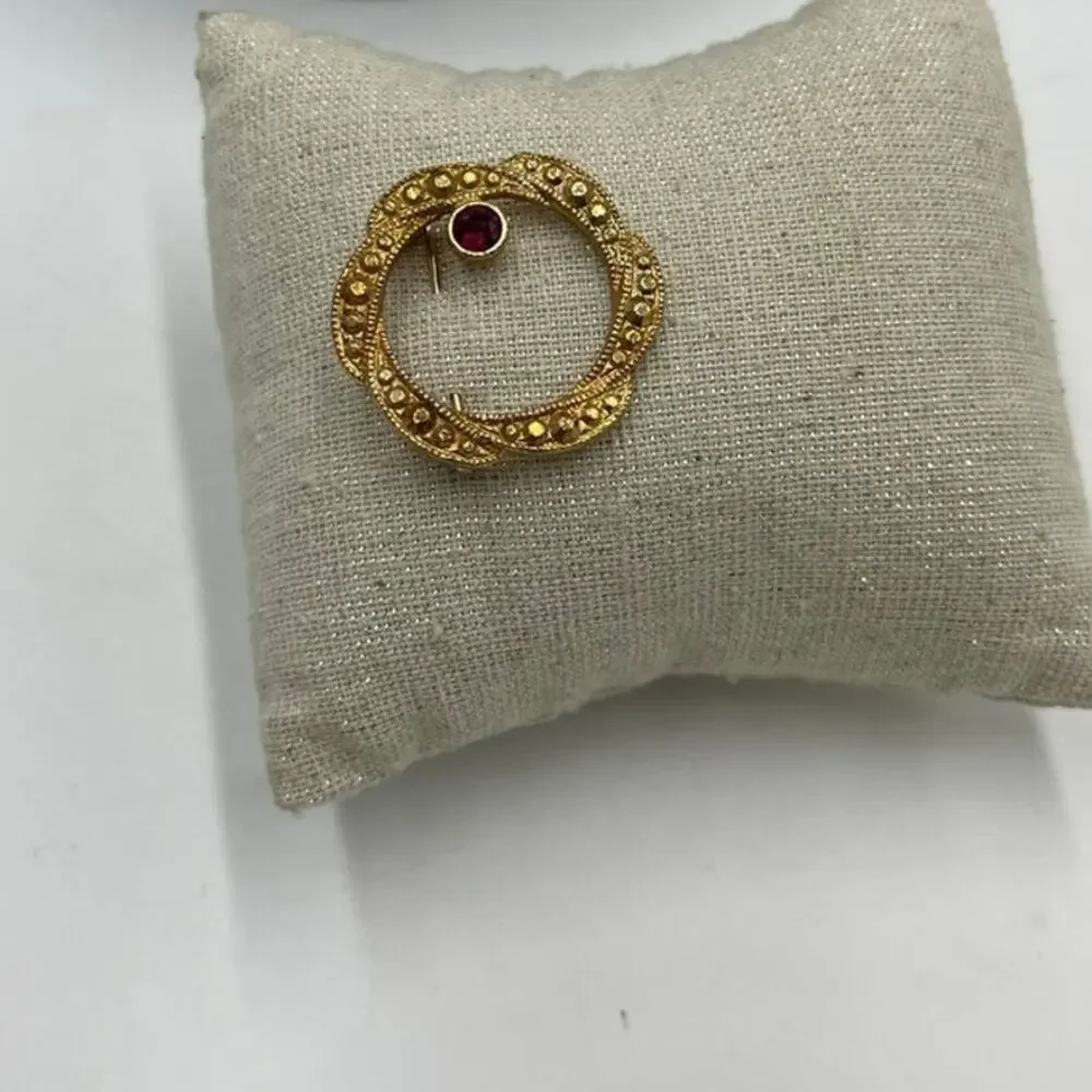 Gold Tone Round Circular Wreath Red Garnet Color Stone Unsigned Brooch‎